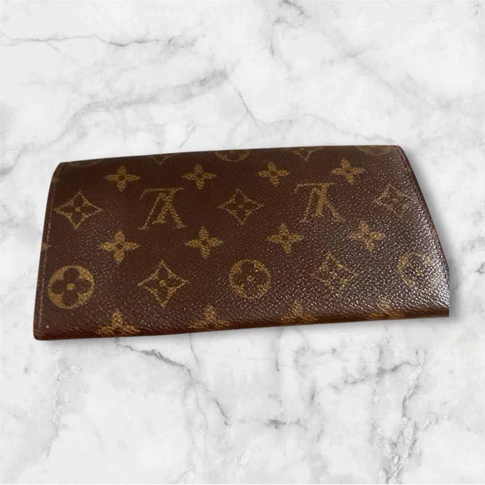 LV Sarah Monogram Wallet - Picture 4 of 8